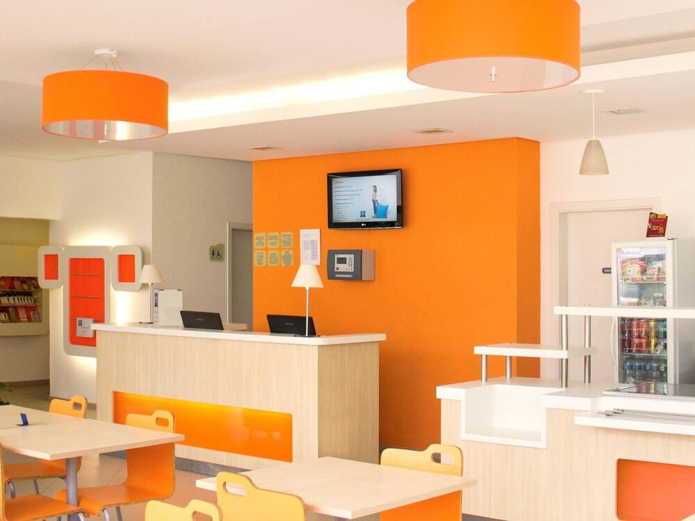 Ibis Budget ピラシカーバ エクステリア 写真